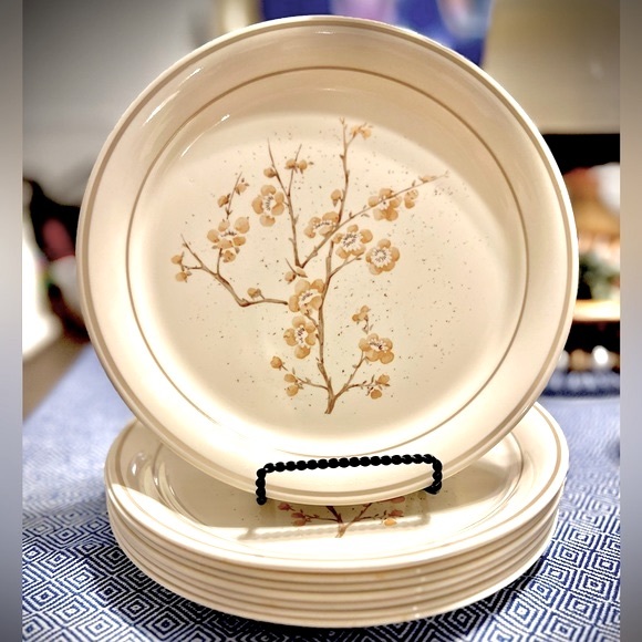 Corningware 8 plates, 1 Creamer 7 mugs Vintage China Blossom - Picture 5 of 12
